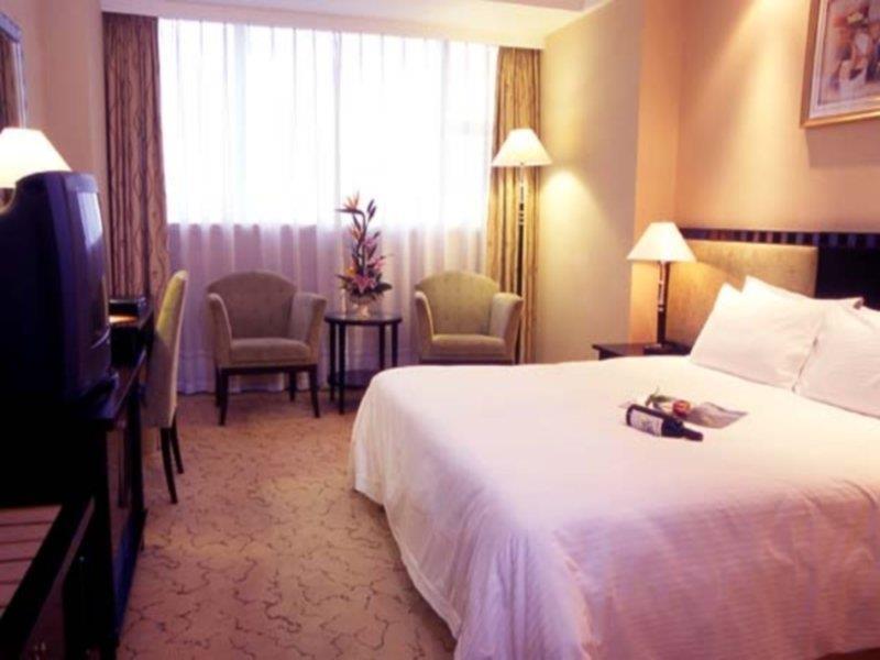 Best Western New Century Hotel Shanghai Room photo
